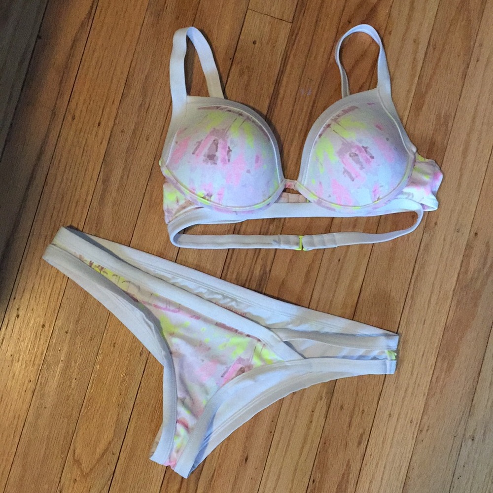 Victoria’s Secret Bikini Set